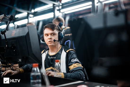 LANGX 真的是无法Carry！ wuming 的阿卡丽顺利切入 Puff ，微笑战队 1-0 Puff 战队